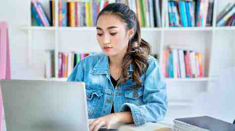 A medical school student studying for USMLE using spaced repetition techniques.